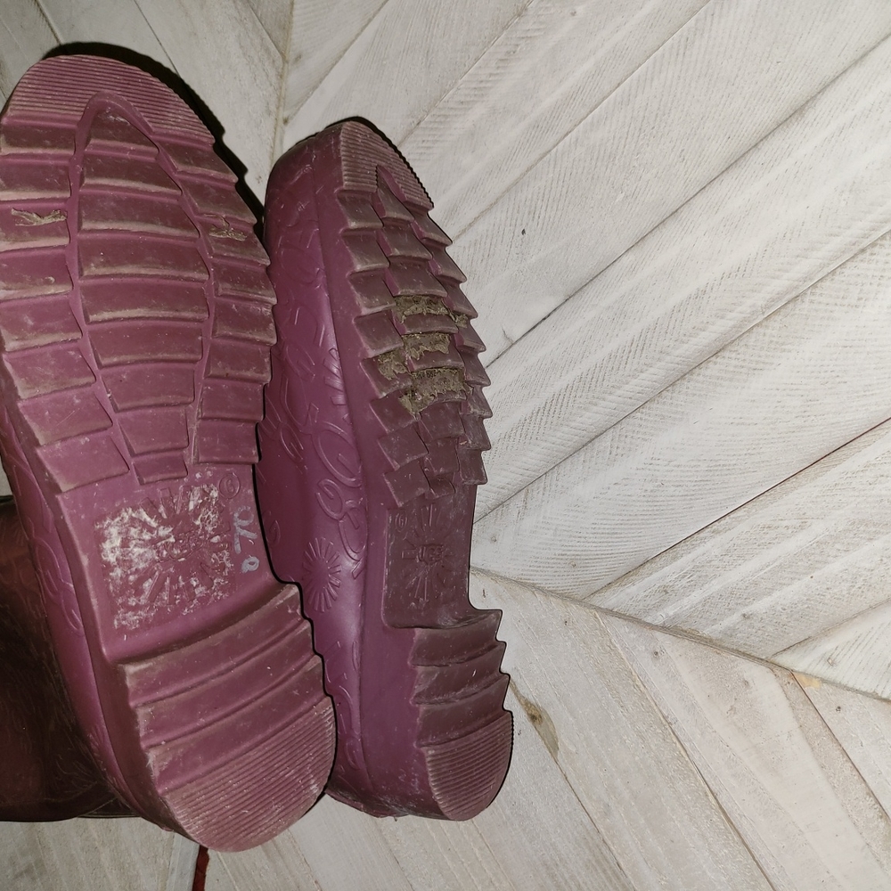 UGG Size 6 Lavender Rain Boots - Picture 8 of 8